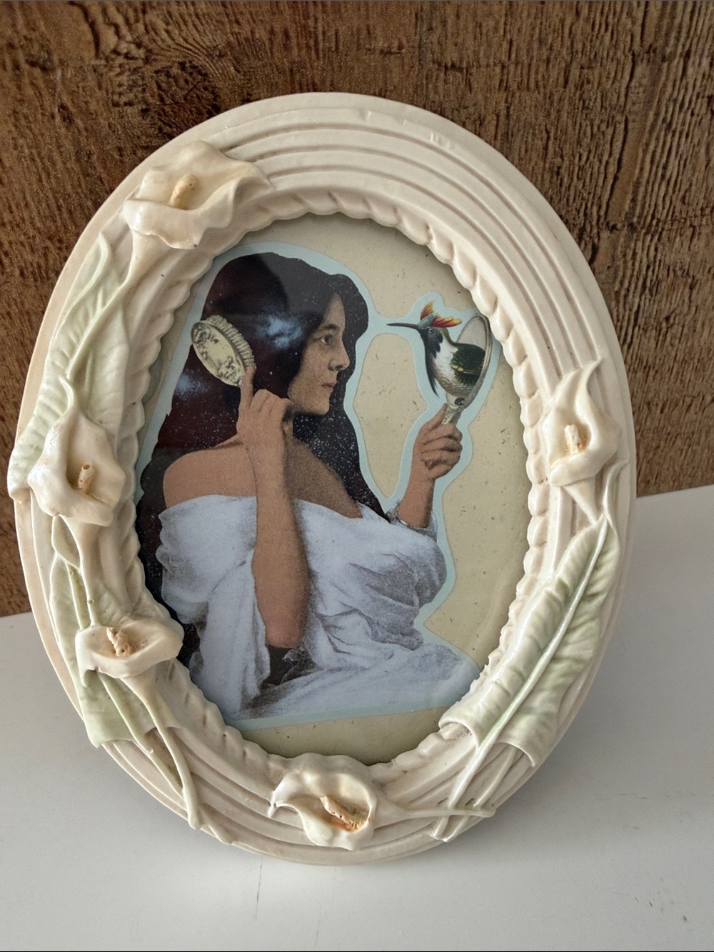 VTG Petite Ivory Floral Oval Picture Frame with Decorative Calla Lilies
